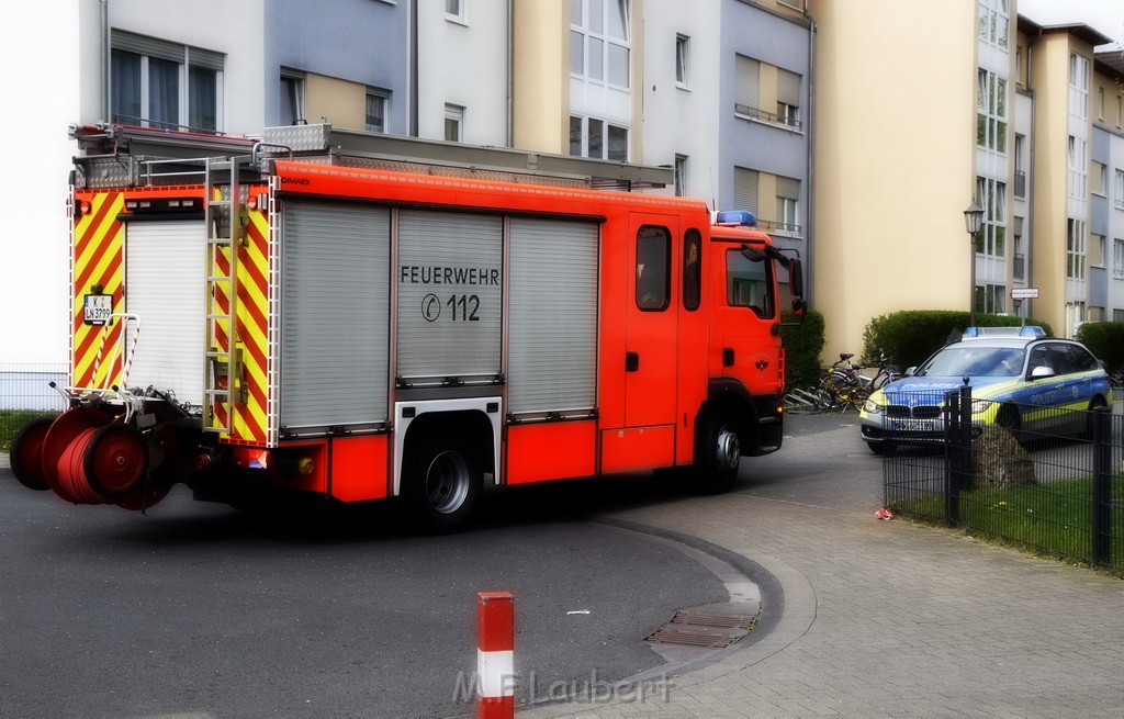 Einsatz BF Koeln in Koeln Buchheim Arnsbergerstr P39.JPG - Miklos Laubert